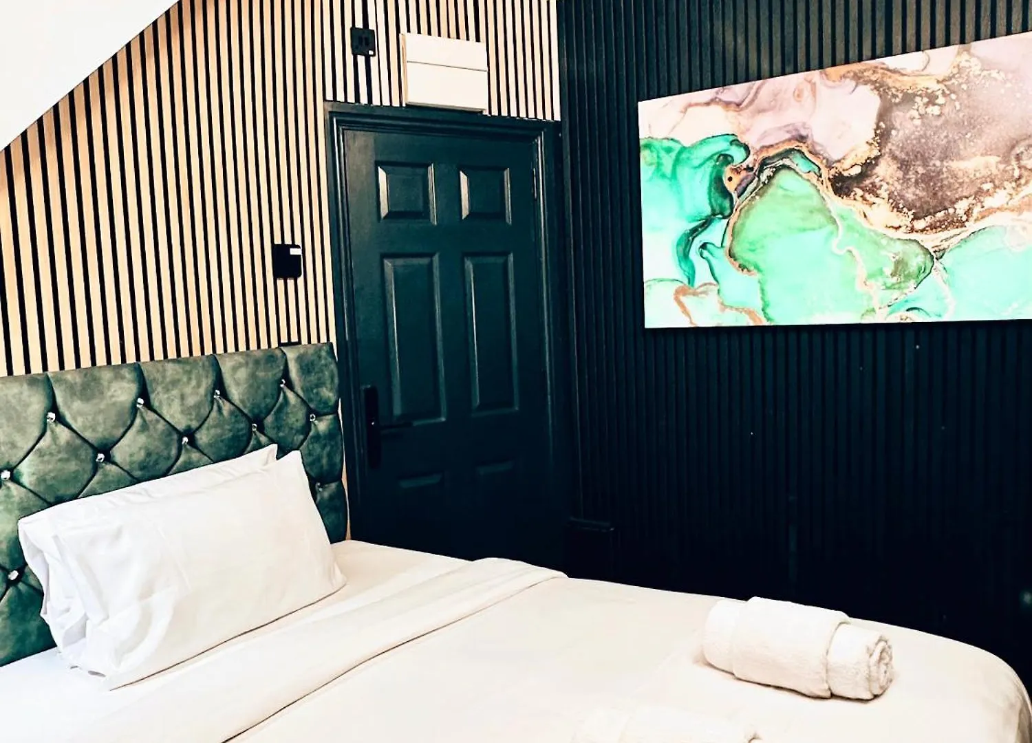 G Eighty Four Aparthotel London 0*,